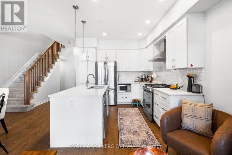 29589198/740-miikana-road/blossom-parkkemp-parkfindlay-creek/ottawa/ontario/K1X0H6_11