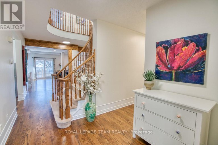 29646083/13-shannondoe-crescent-w/bridlewood/ottawa/ontario/K2M2H1_3