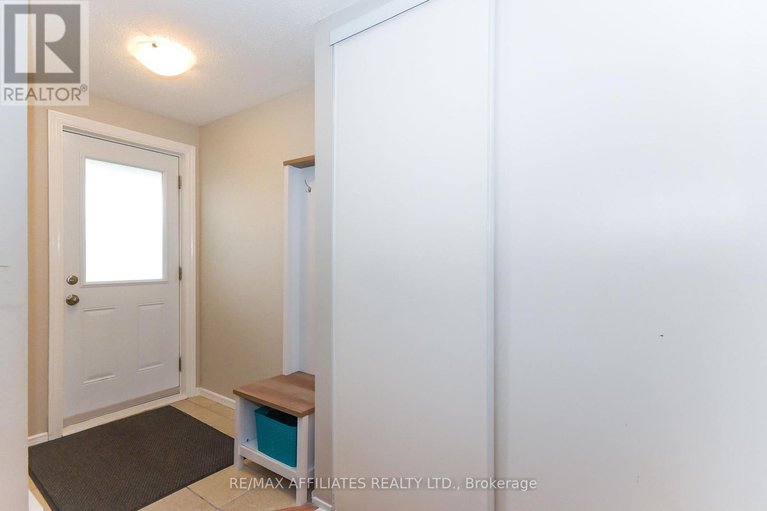 29021969/87a-758-st-andre-drive/hiawatha-parkconvent-glen/ottawa/ontario/K1C4S6_5