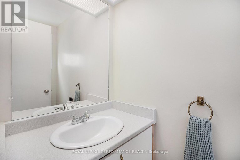 29117518/1642-prestwick-drive/queenswood-heights-south/ottawa/ontario/K1E2Y1_12