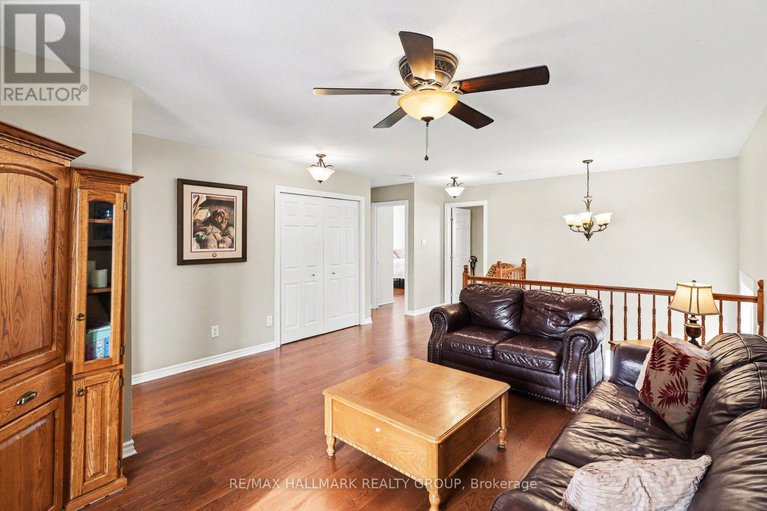 29357933/241-trail-side-circle/springridgeeast-village/ottawa/ontario/K4A5B5_15