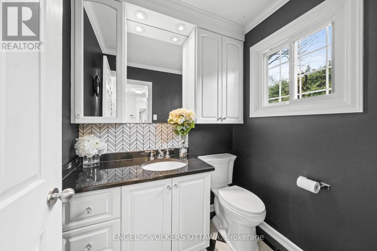 29645415/1-erinlea-court/pineglencountry-place/ottawa/ontario/K2E7C8_17