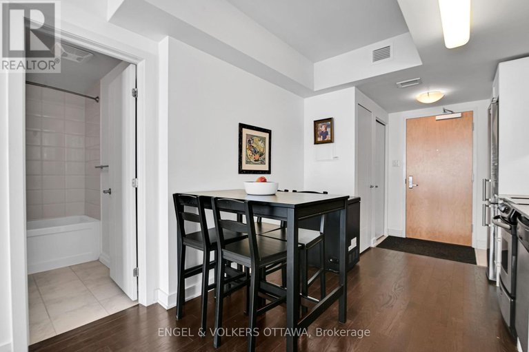 28562228/1304-40-nepean-street/ottawa-centre/ottawa/ontario/K2P0X5_12