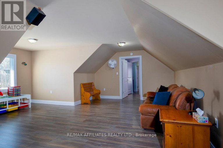 28142173/2284-summerside-drive/manotick-east-to-manotick-station/ottawa/ontario/K4M1B4_36