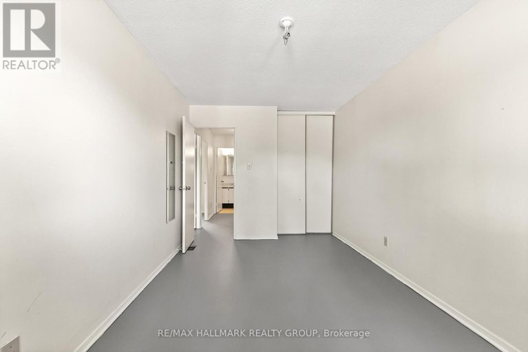 28586632/55-river-garden-private/mooneys-bayriverside-park/ottawa/ontario/K1V1M8_27