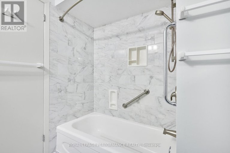 29663857/2166-bickerton-avenue/beacon-hill-north/ottawa/ontario/K1J6Y3_29