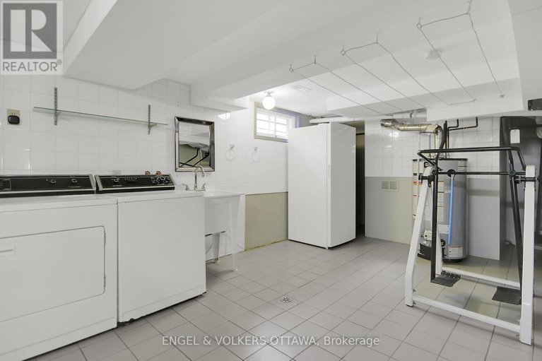 28483641/8-greenwich-avenue/carleton-heights/ottawa/ontario/K2E5E6_22