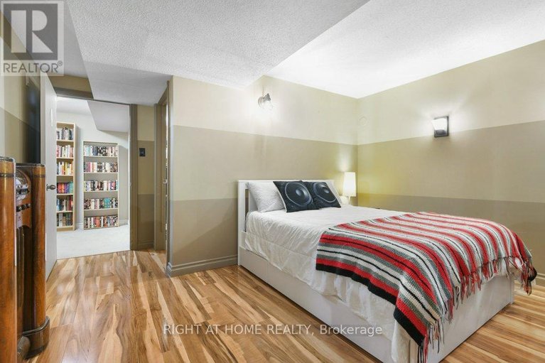 29607390/57-chester-crescent/on-the-green/ottawa/ontario/K2J2J6_29