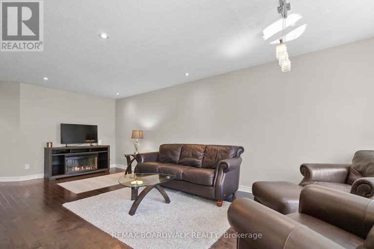 29665086/249-garrity-crescent/strandherd/ottawa/ontario/K2J3T6_7