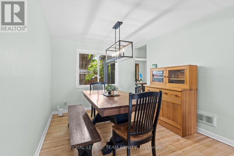 28651441/334-queen-mary-street/overbrookcastle-heights/ottawa/ontario/K1K1W9_9