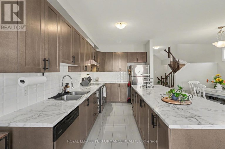 29652354/703-decoeur-drive/avalon-west/ottawa/ontario/K4A1H2_13