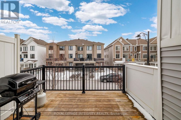 29689690/21-caspian-row/emerald-meadowstrailwest/ottawa/ontario/K2V0R7_15