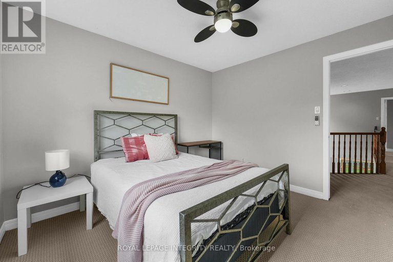 28586638/4463-shoreline-drive/riverside-southgloucester-glen/ottawa/ontario/K1V1R7_22