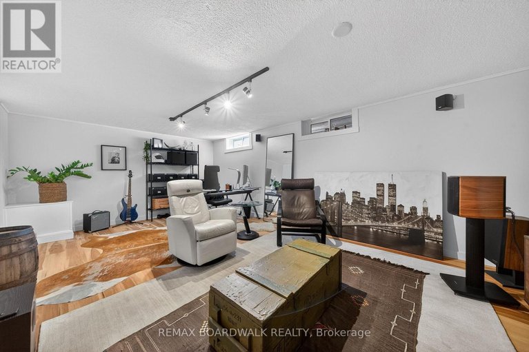 29640571/154-queen-mary-street/overbrookcastle-heights/ottawa/ontario/K1K1X5_33