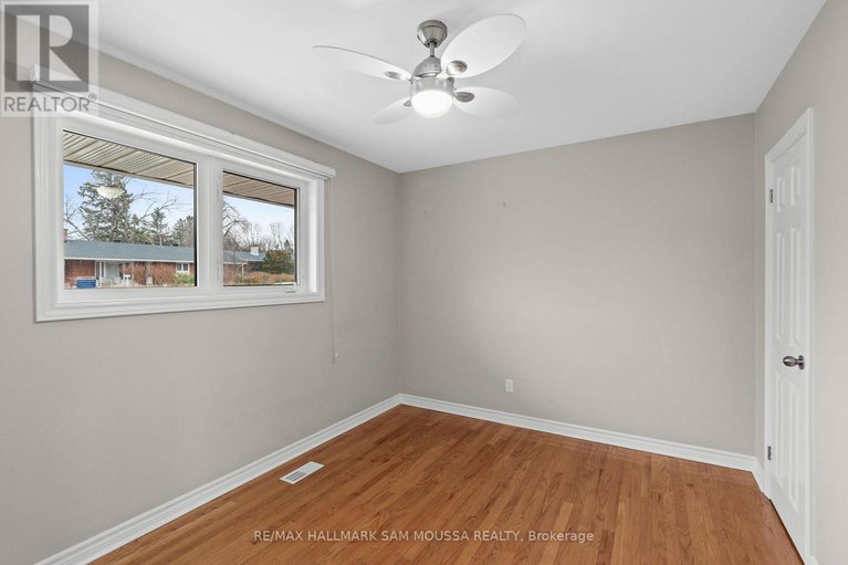 29322926/1208-stanton-road/queensway-terrace-southridgeview/ottawa/ontario/K2C3E2_14