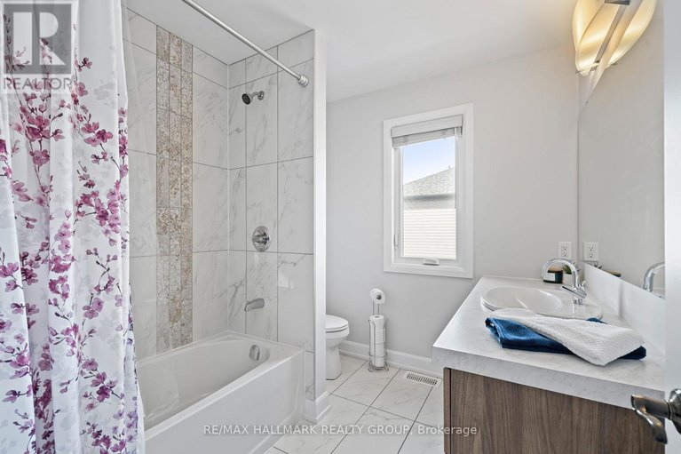 29521538/293-central-park/village-of-russell/russell/ontario/K4R0G2_32