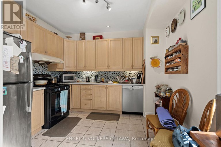 28933674/a-b-116-cambridge-street-n/west-centre-town/ottawa/ontario/K1R7A7_18