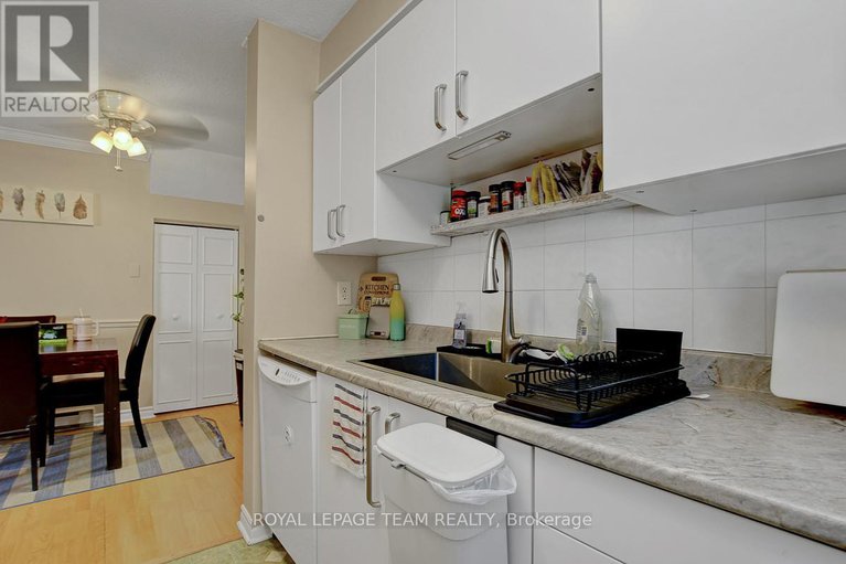 28759659/c-9-forester-crescent/westcliffe-estates/ottawa/ontario/K2H8Y1_15