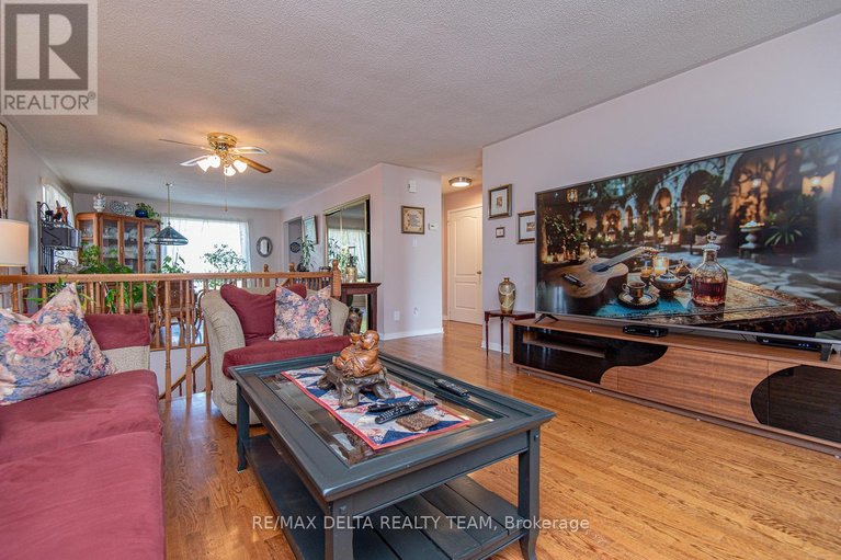 29649021/892-beauchamp-avenue/hiawatha-parkconvent-glen/ottawa/ontario/K1C3A7_9