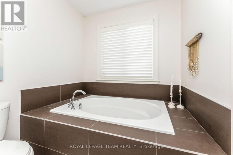 28574425/121-woodhurst-crescent/stittsville-south/ottawa/ontario/K2S0T4_26