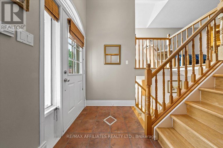 28623558/1694-toulouse-crescent/orleanssunridge/ottawa/ontario/K1C6K3_2