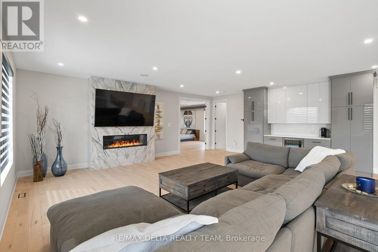 28201654/663-ballycastle-crescent/riverside-south/ottawa/ontario/K1X0A3_27