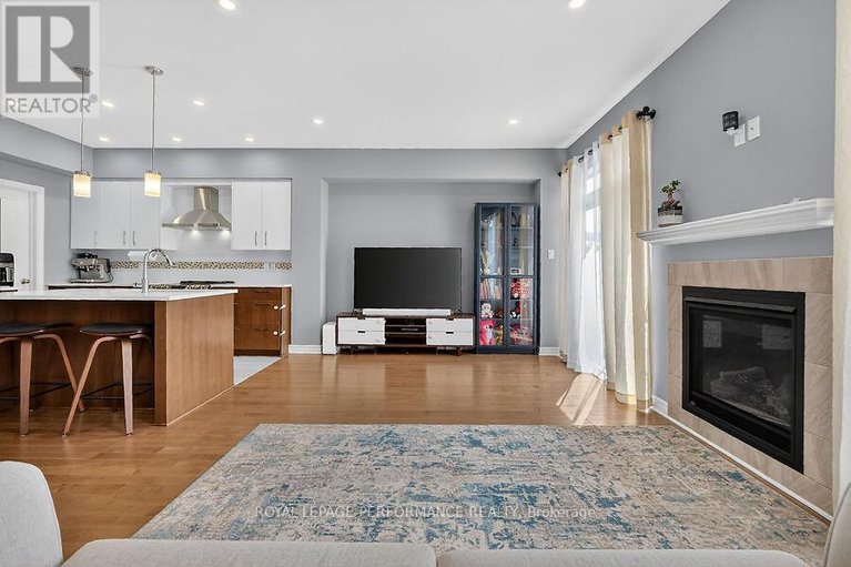 29557576/790-cairn-crescent/mer-bleuebradley-estatesanderson-park/ottawa/ontario/K1W0P7_11