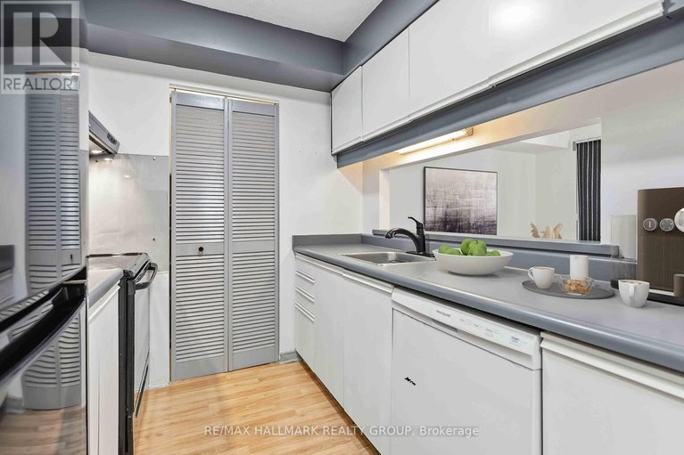 29585548/1602-199-kent-street-n/ottawa-centre/ottawa/ontario/K2P2K8_17