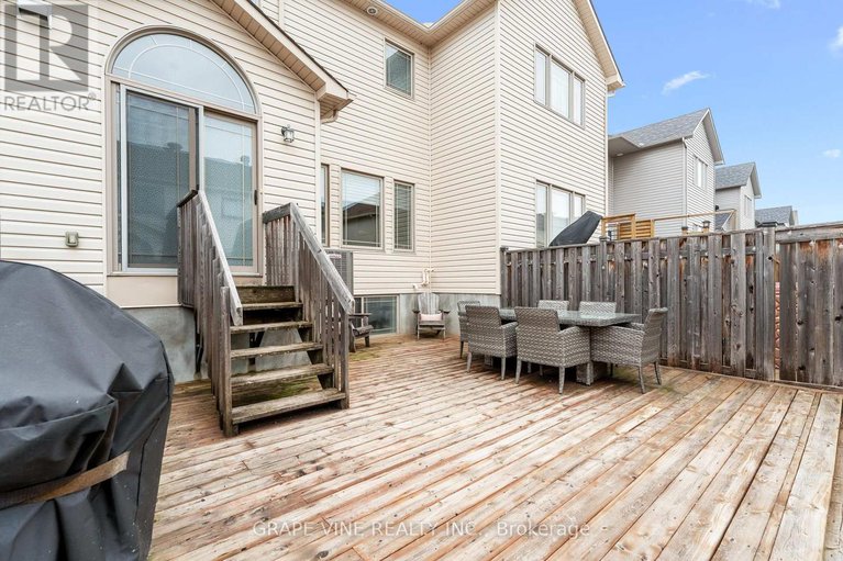 28315912/568-voie-du-pin-rouge-way/mer-bleuebradley-estatesanderson-park/ottawa/ontario/K1W0C4_33