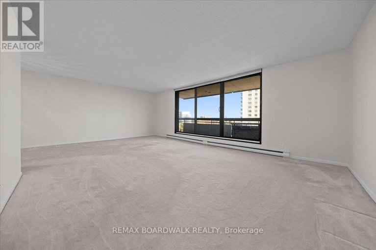 29678878/702-20-the-driveway-drive/ottawa-centregolden-triangle/ottawa/ontario/K2P1C8_15