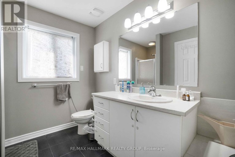 28463809/125-mancini-way/strandherd/ottawa/ontario/K2J5X3_12