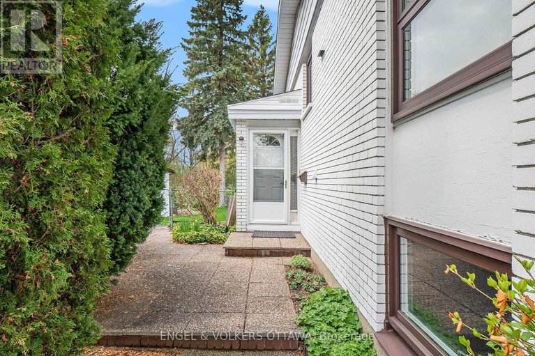 28290206/1805-applegrove-court/beacon-hill-south/ottawa/ontario/K1J6S4_3