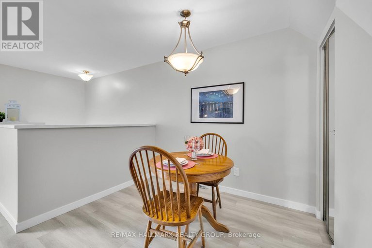 28720847/c-19-banner-road/sheahan-estatestrend-village/ottawa/ontario/K2H8T3_15