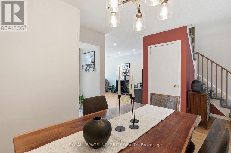 29360291/2049-sunland-drive/fallingbrookgardenway-south/ottawa/ontario/K4A3K8_9