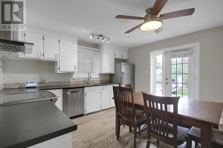 28329411/312-mountbatten-avenue/alta-vistafaircrest-heights/ottawa/ontario/K1H5W3_8