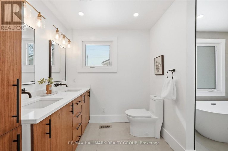 29377077/26-florette-street/cardinal-heights/ottawa/ontario/K1J7L4_15