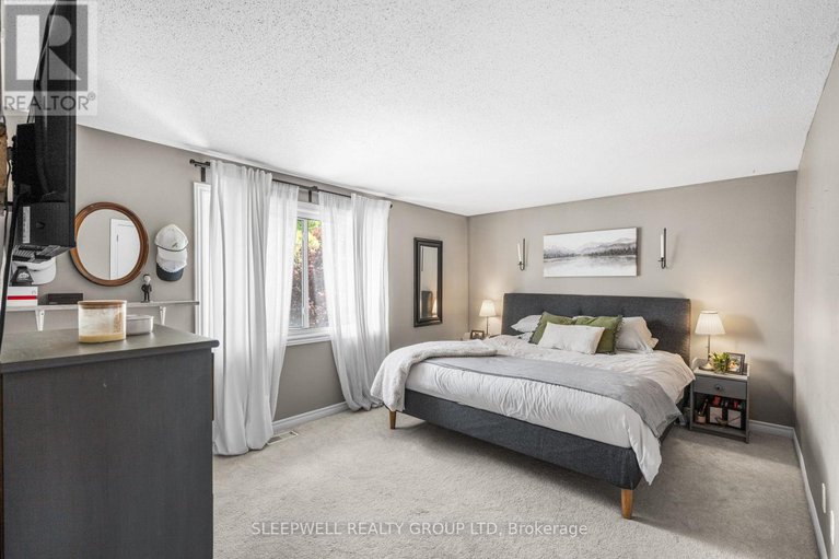 28378169/82-28-barrow-crescent/katimavik/ottawa/ontario/K2L2K1_25