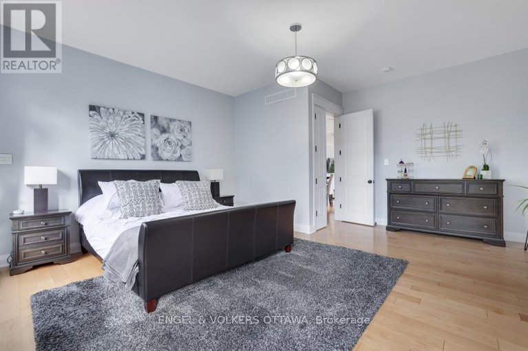 29037688/1296-bankfield-road/manotick-village-manotick-estates/ottawa/ontario/K4M1C4_21