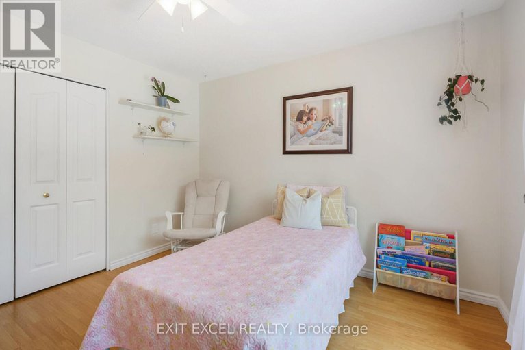 28416258/396-roxdale-avenue/bilberry-creekqueenswood-heights/ottawa/ontario/K1E1V5_17