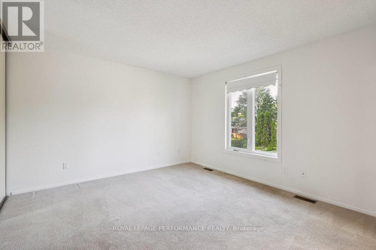 29029572/8-gillespie-crescent/hunt-club-woods/ottawa/ontario/K1V9X8_30