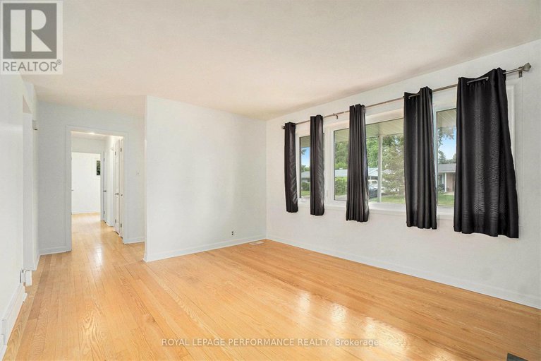 28532553/8-newgale-street/crystal-beach/ottawa/ontario/K2H5R3_6