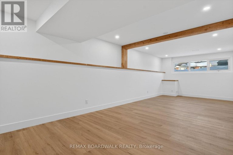 29437074/38-courtney-road-w/glencairnhazeldean/ottawa/ontario/K2L1L8_28