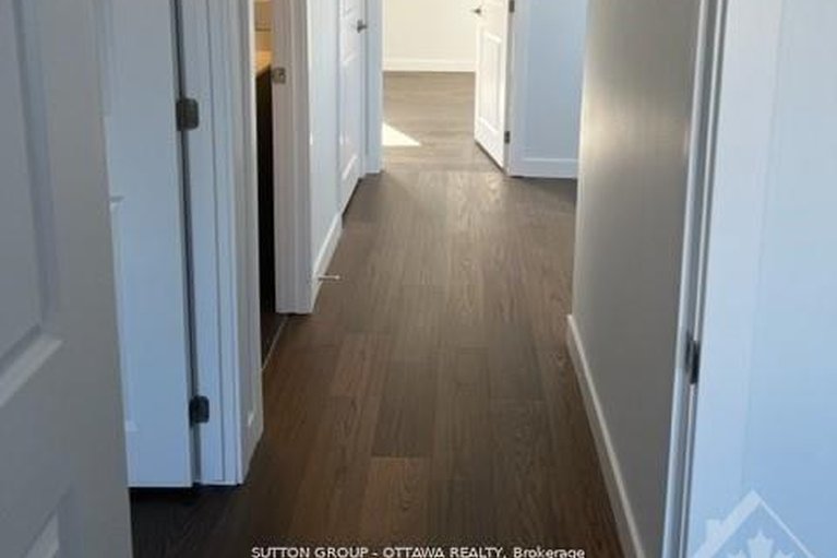 29504345/178-mcclellan-road/sheahan-estatestrend-village/ottawa/ontario/K2H5W1_17