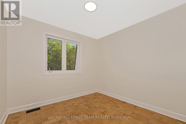 28624547/1825-yale-avenue/urbandale-acres/ottawa/ontario/K1H6S3_30