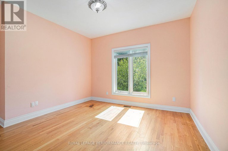 28638779/1702-ortona-avenue/carleton-heights/ottawa/ontario/K2C1W7_13