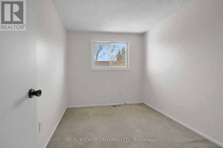 29664920/65-88-clarkson-crescent/katimavik/ottawa/ontario/K2L3E2_12