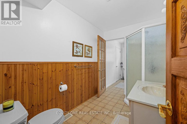 28495374/542-sirois-avenue/overbrookcastle-heights/ottawa/ontario/K1K1H4_25