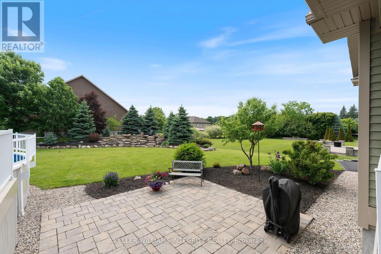28432498/6373-blossom-trail-drive/greely/ottawa/ontario/K4P0B1_33