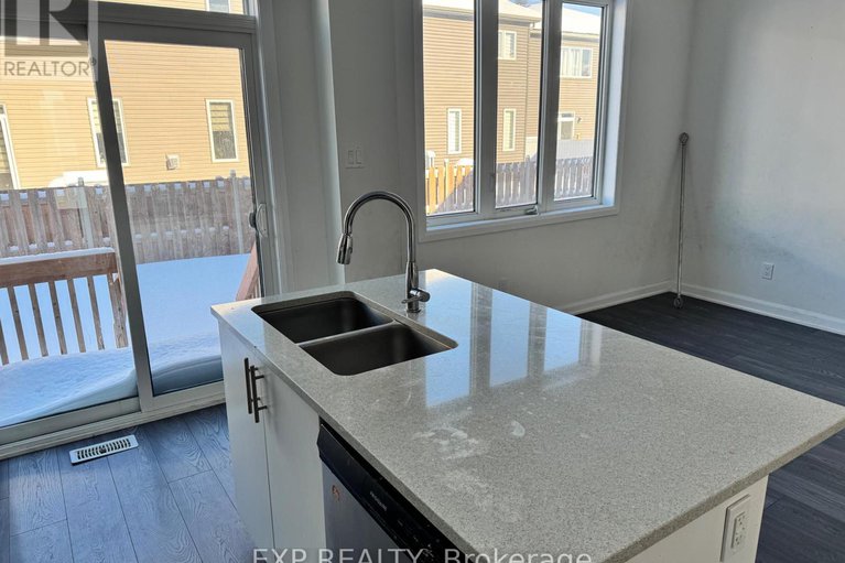 29303296/2063-caltra-crescent/half-moon-bay/ottawa/ontario/K2J6V4_7