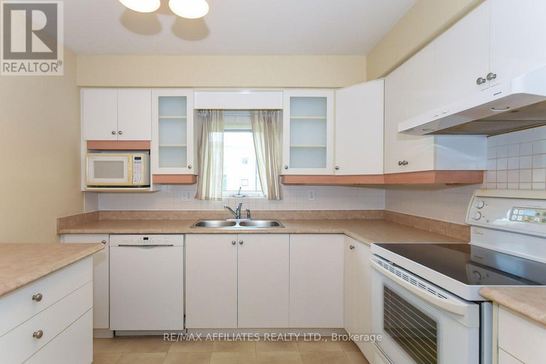 28978452/407-330-centrum-boulevard/bilberry-creekqueenswood-heights/ottawa/ontario/K1E3W2_11
